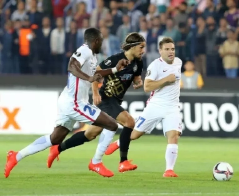 Programul si rezultatele din acest weekend ale adversarelor echipelor romanesti in Liga Europa