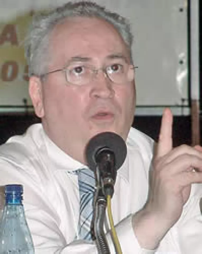 Puiu Hasotti l-a lasat pe Traian Basescu si se ia de Emil Boc