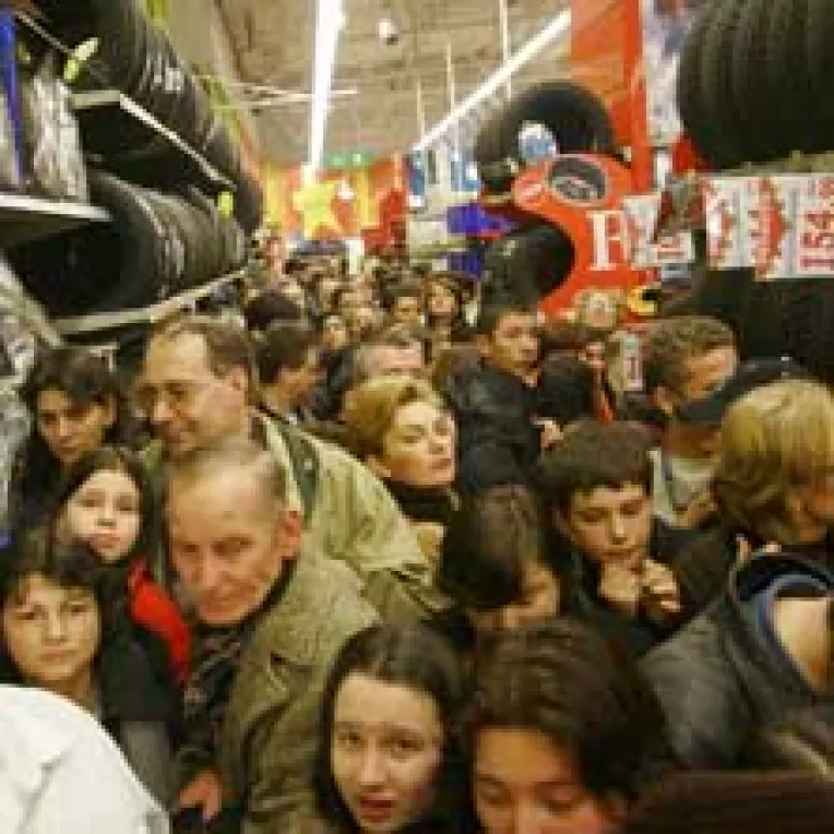 Puterea de cumparare a romanilor creste pe zi ce trece