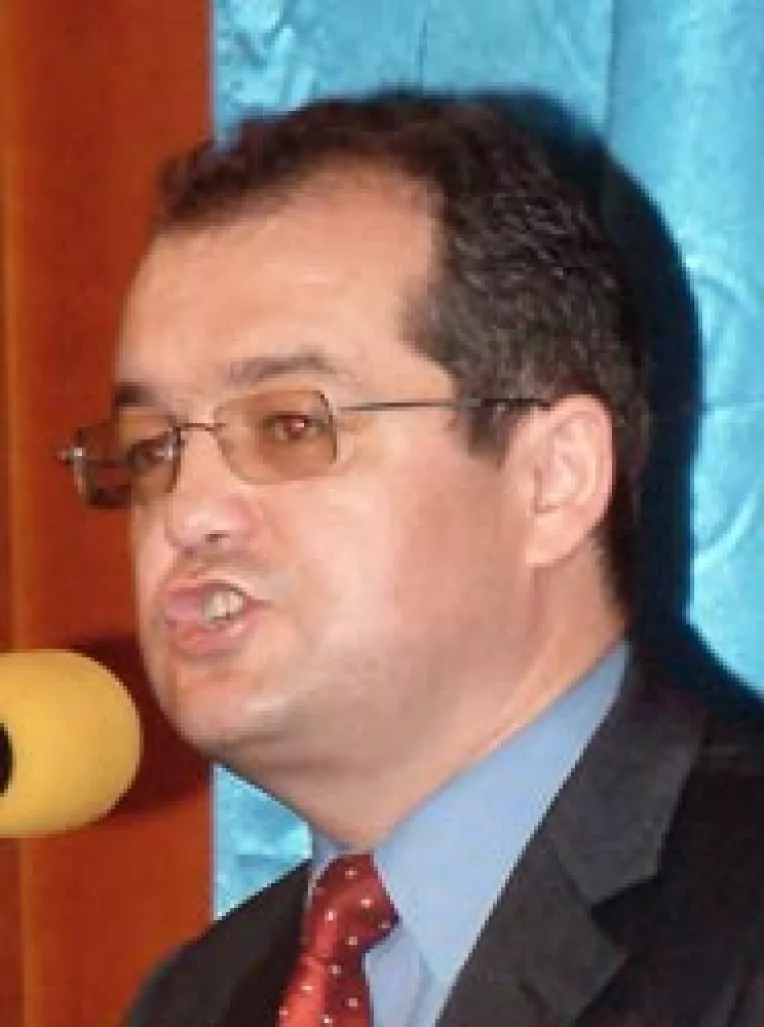 Puterea s-a contaminat, iremediabil, cu virusul „conflictelor“