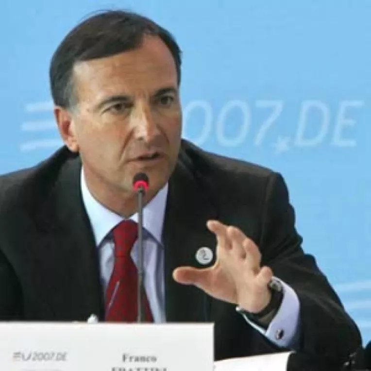 Raportul de tara: teme pe jumatate facute