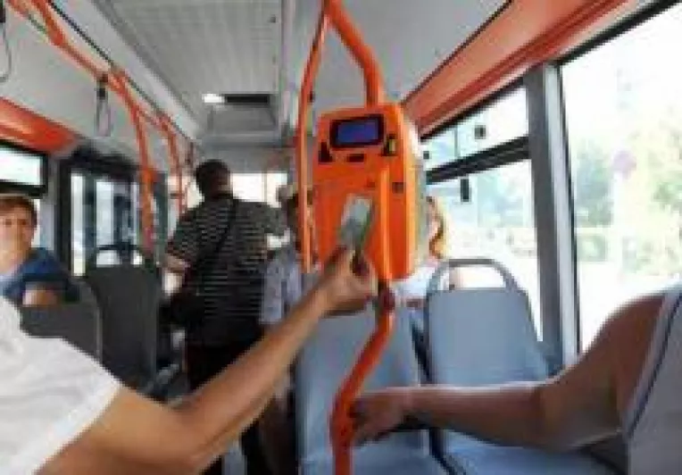RATB : Controlorii fura banii oamenilor de pe cardurile de calatorie 
