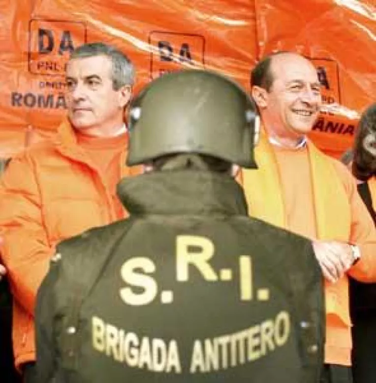 Razboi cu declasificarile pe masa