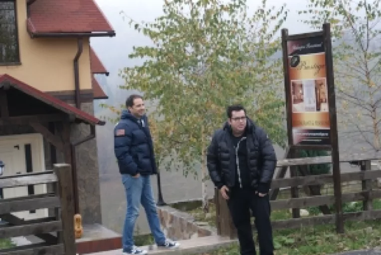 Razvan Popescu si Dan Negru au redescoperit romantismul in Pestera!
