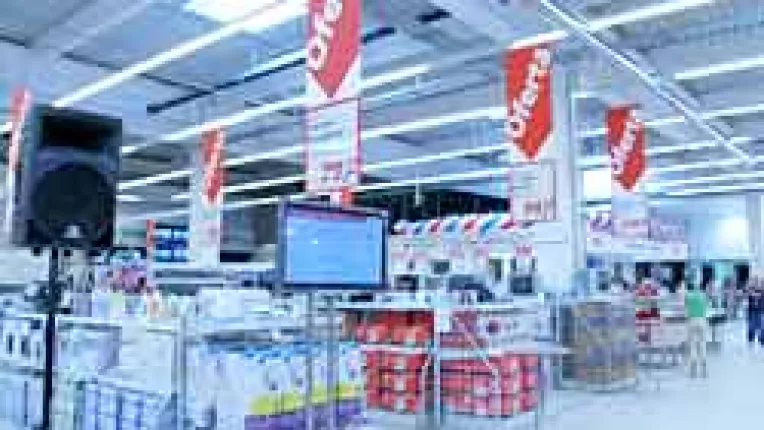 Rechizite pentru elevi la hypermarket-ul Real