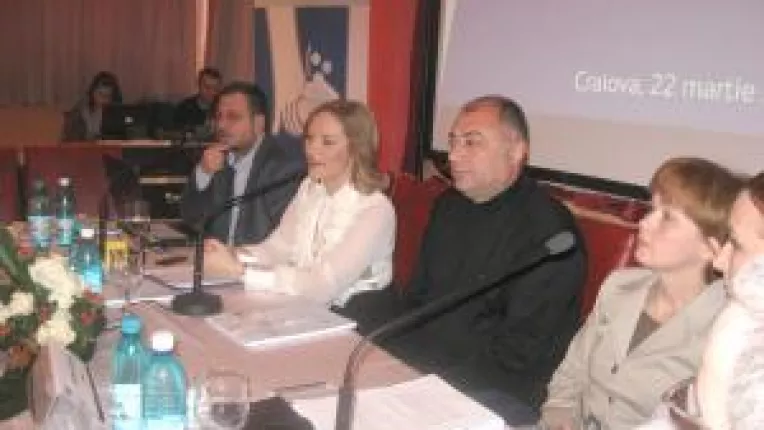 Relatia banci - clienti, "transata"  in Banie