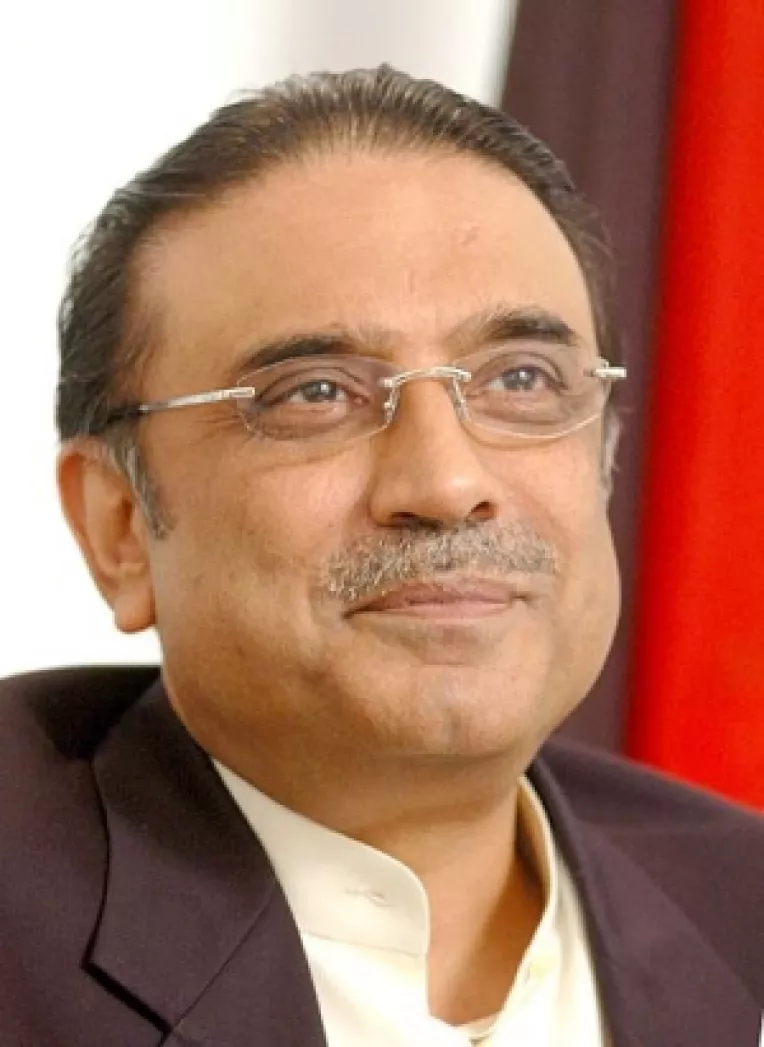 Repus in drepturi de Asif Ali Zardari