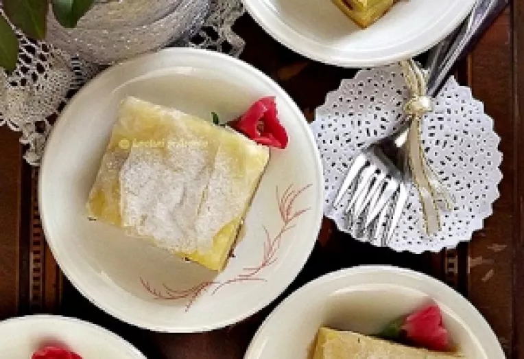 Reteta rapida: Placinta cu iaurt grecesc si stafide