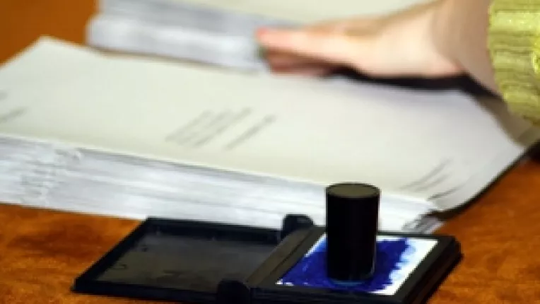 Rezultate partiale, ora 8,00: Basescu (32,84%) si Geoana (29,17%), in turul 2