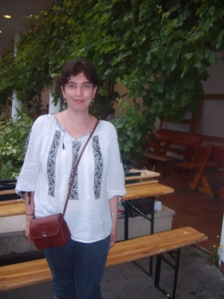 
Rodica Dumitriu: "Esarfe unicat pictate manual, la targul Piata Taraneasca si Mester(Esti)!"