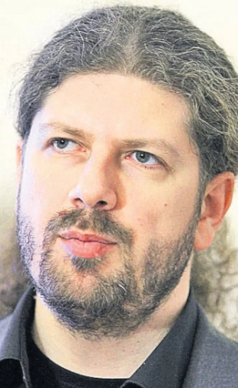 Romania nu trebuie sa mearga, legata la ochi, in directia reglementarii parteneriatului civil intre persoanele de acelasi sex