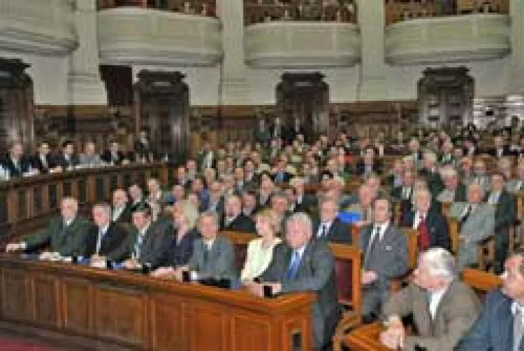 Romania taraie de coada flagelul coruptiei