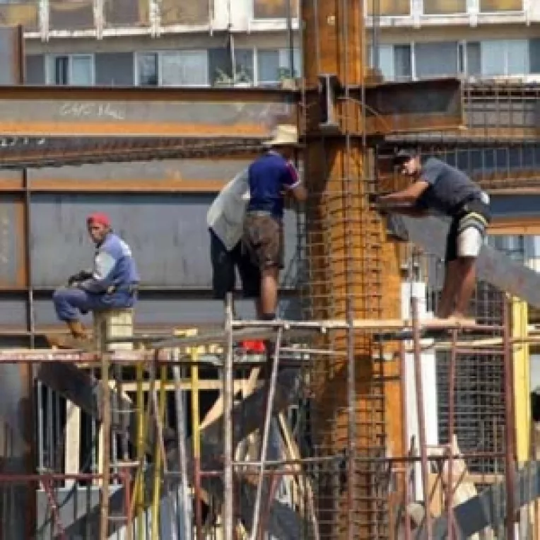 Romanii construiesc mai mult si mai scump
