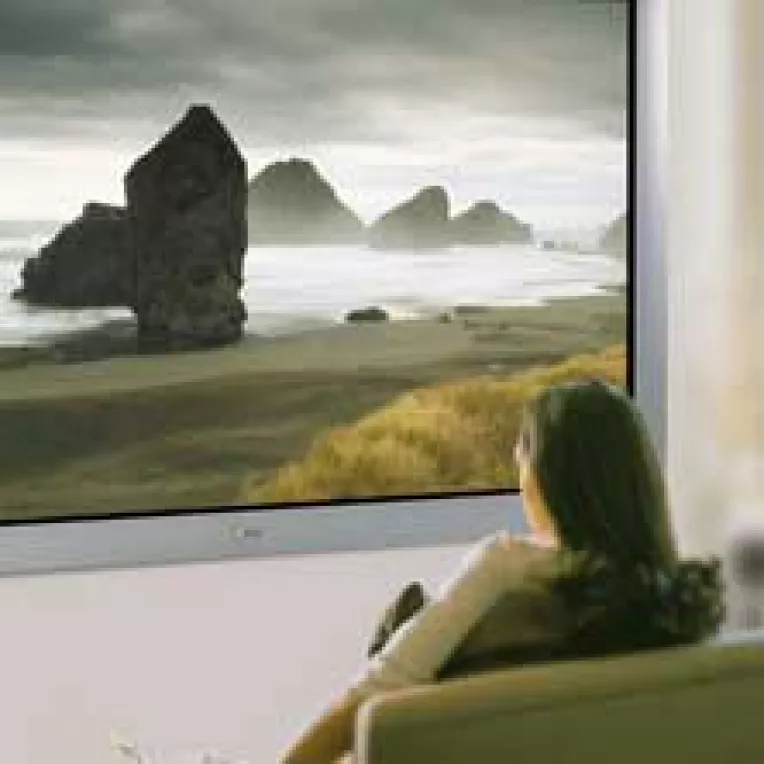 Romanii dau televizoarele vechi pe cele cu plasma