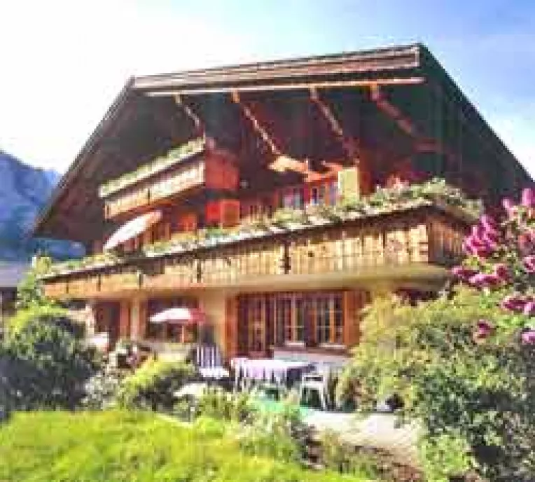 Romanii prefera destinatiile la pret triplu