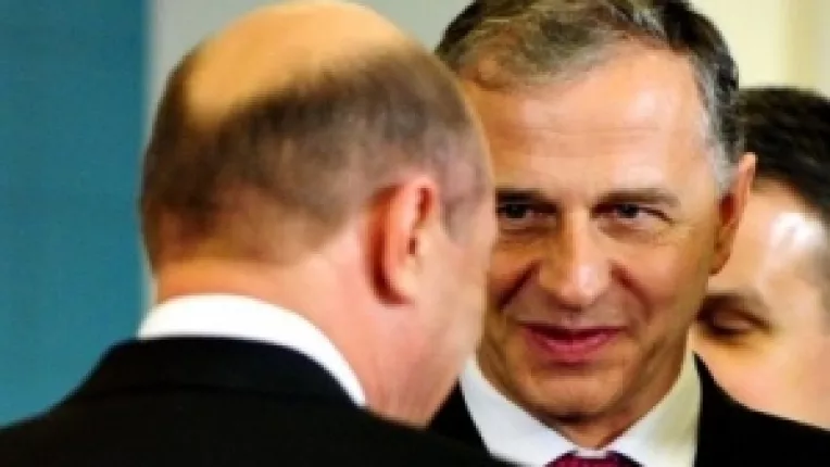 Romanii vor vota cu cine trebuie pe 6 decembrie!