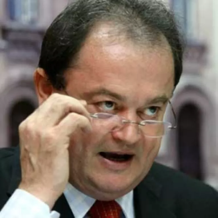 Rotativa "Monitorului Oficial" a asteptat semnatura premierului