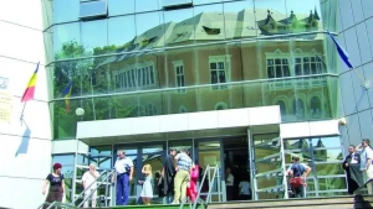 Rutieristii acuzati de coruptie isi cer posturile inapoi