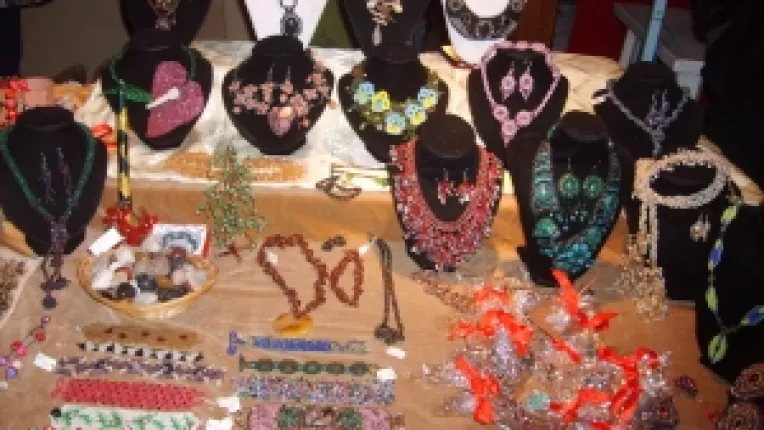 Ruxandra Sandru: "Ne dorim sa promovam ideile romanesti de bijuterie si creatia hand-made!"