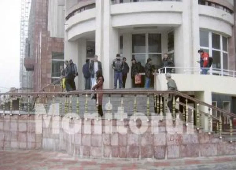 Salarii mai mari pentru functionarii publici