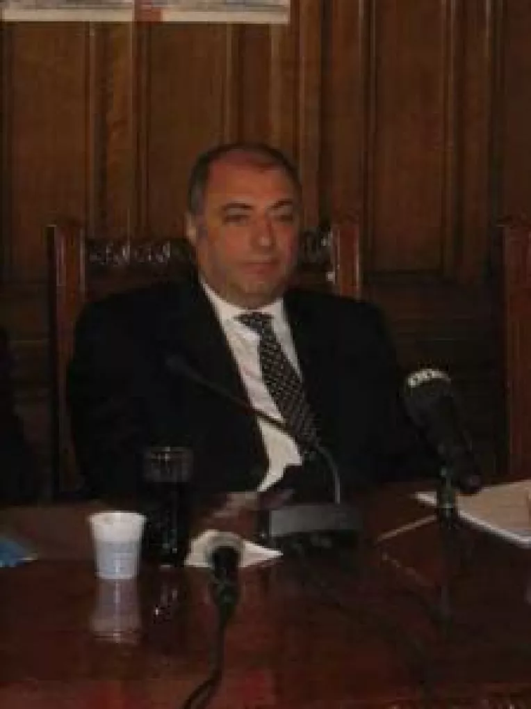 Scandal pe lumina la primarie