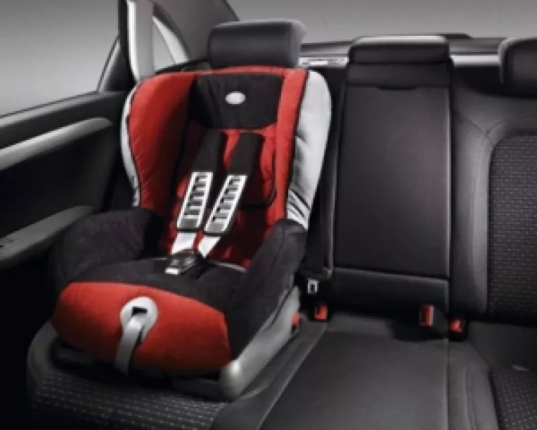 Scaunele speciale cu centuri speciale pentru copiii sub 3 ani sunt obligatorii