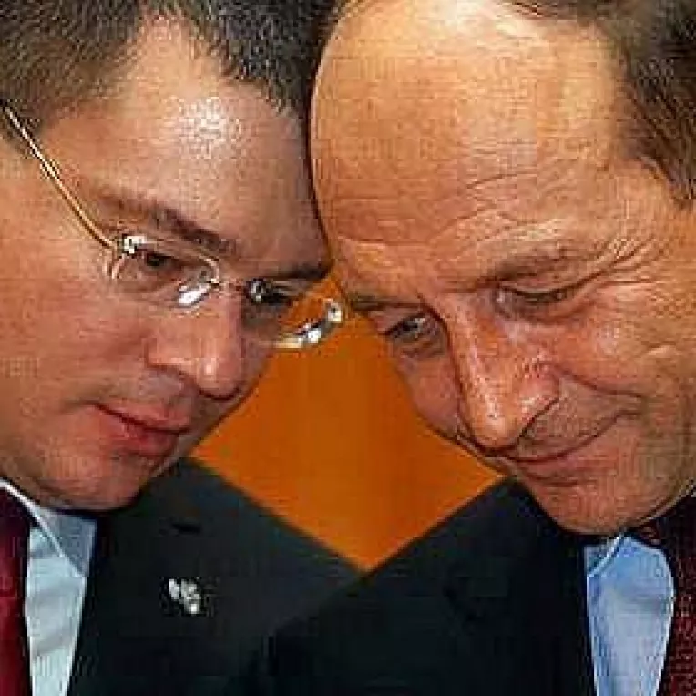 Scenariu de rezerva: Basescu premier, Razvan Ungureanu presedinte