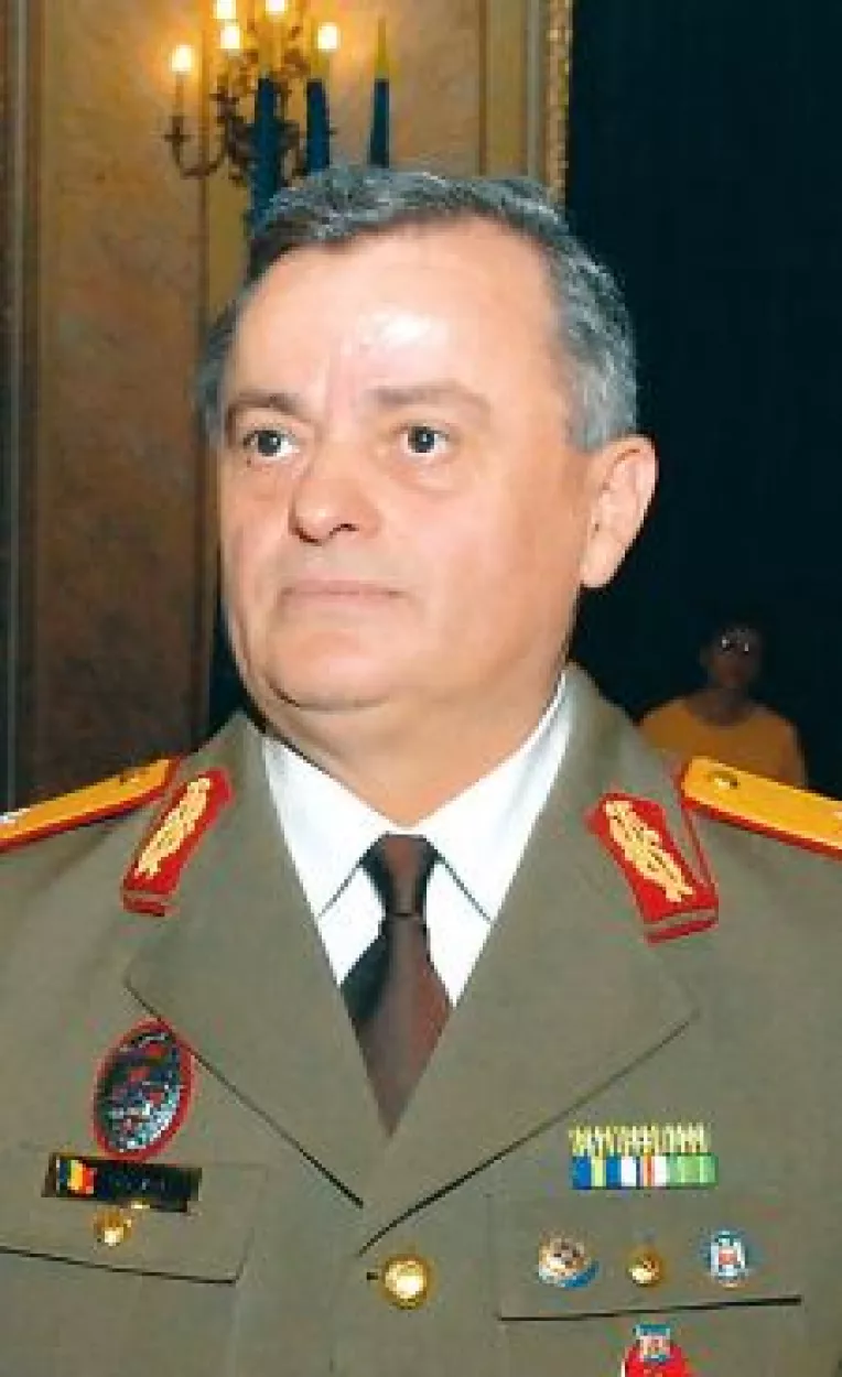 Se cloceste un nou partid aservit lui Basescu: UNPR, cu generalii Oprea si Ontanu in frunte