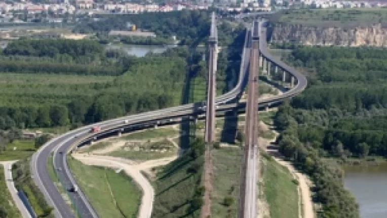 Se inchide podul de la Cernavoda. Rute ocolitoare pentru masini mici si trafic greu