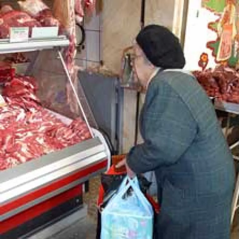 Se scumpesc alimentele de baza