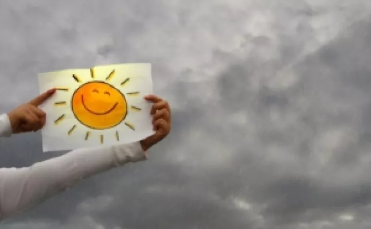 Securitatea  e-n toate / E-n cele ce sunt / Si-n cele ce maine vor rade la soare / E-n pruncul din leagan / Si-n omul carunt, / E-n viata ce vesnic nu moare