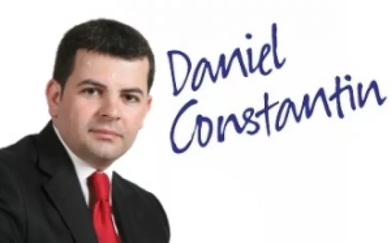 Seducerea PNL de catre PC, un partid care detine 1 senator, 3 deputati si 3 posturi TV