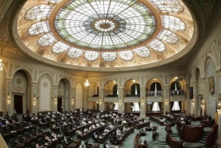 Senat: USL s-a impus pe toata linia in fata coalitiei guvernamentale