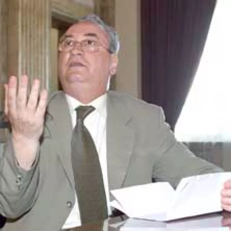 Senatorii chiulangii vor fi arsi la portofel