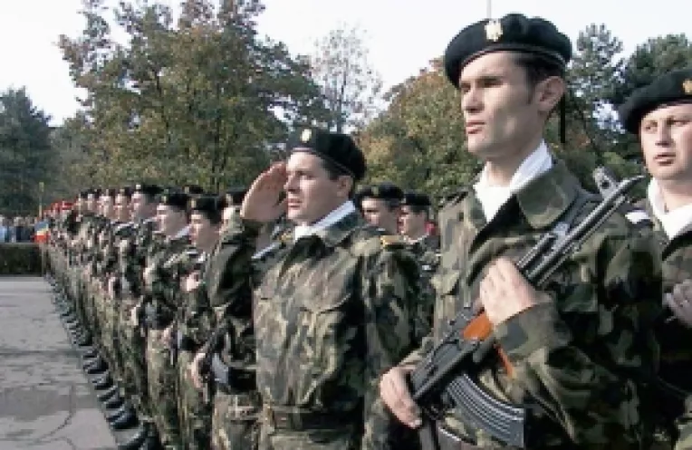 Senatorii PSD dezaproba intentia Guvernului de a reduce pensiile cadrelor militare