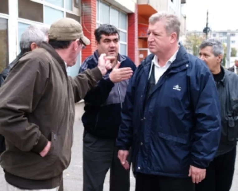 Senatorul Daniel Savu le explica prahovenilor cum si de ce se implica Basescu in campania electorala