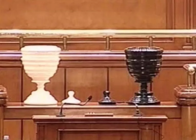 Senatorul PD-L Urban despre Guvernul Boc: Oameni pusi pe baza de cumetrii, surori de amante, incompetenti