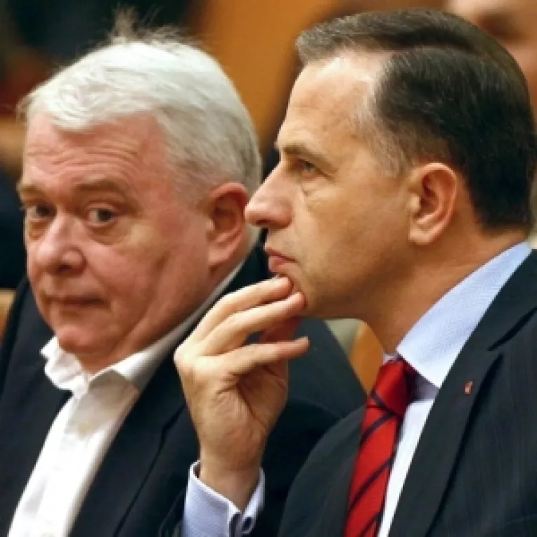 Sfarsit de sefie la grupul  PSD din Camera Deputatilor: Debarcarea lui Hrebenciuc