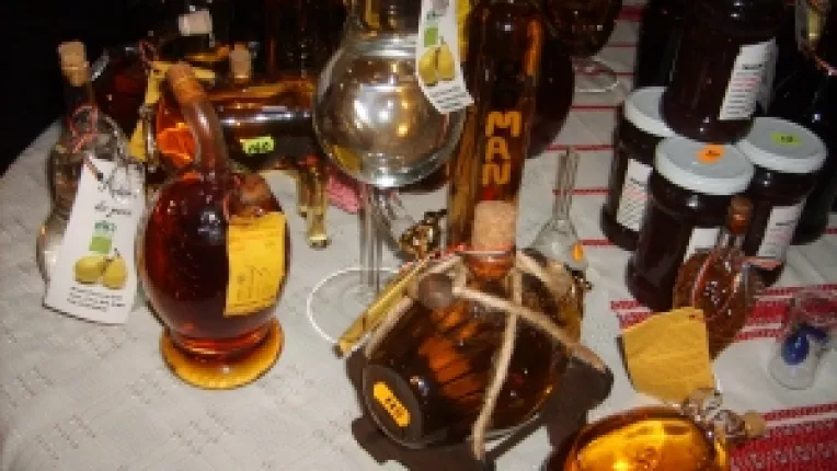 Sfarsit de vara cu Piata Taraneasca si Mester(Esti)!