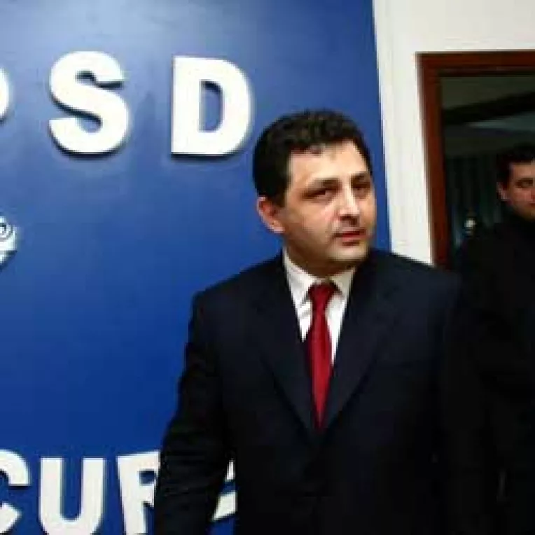 Sfatul lui Iliescu catre Vanghelie: ciocu' mic!