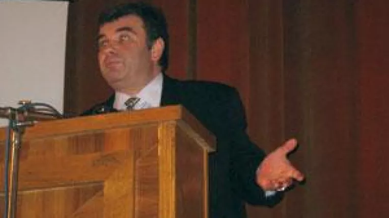 Sforarii ies din umbra. Chelu, boss la SIF Oltenia