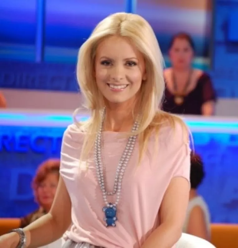 Simona Gherghe nu are voie sa isi vopseasca parul 