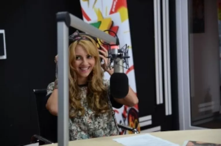 Simona Nae interpreteaza imnul care trezeste Romania! 