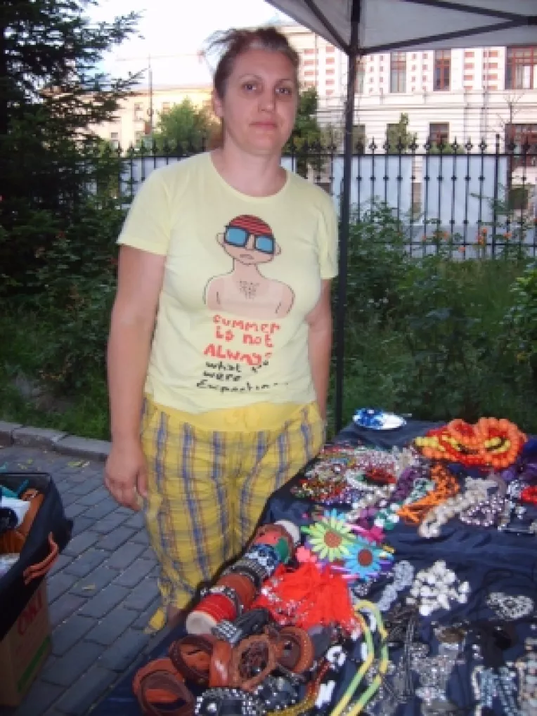 Simona Petre: "Bratari din piele si coliere din lemn, cocos si perle!"