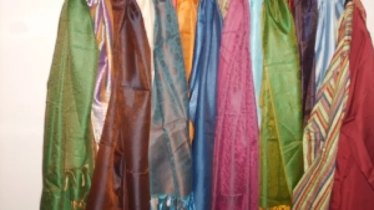 Simona Uddin, magazinul Mayuri din Capitala: "Avem bijuterii si articole vestimentare din India!"