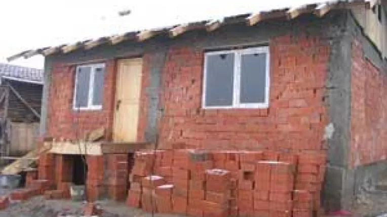 Sinistratii doljeni, tinuti pe drumuri de autoritati