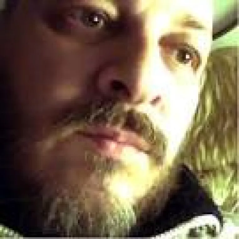 Solistul si compozitorul brasovean Marius Dragomir a trecut pe langa moarte din cauza unui infarct 