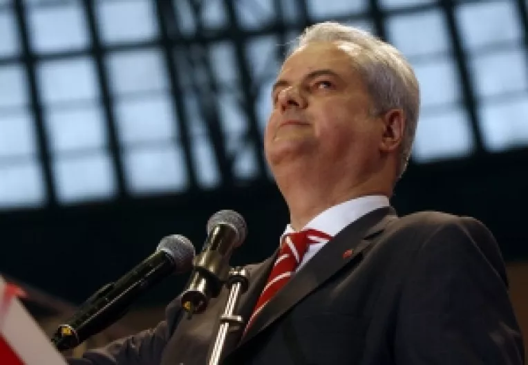 Solutia PSD la "pohta" presedintelui de a numi propriul premier
Majoritatea legislativa ar putea lipsi la investirea Guvernului, daca Basescu este arbitrar