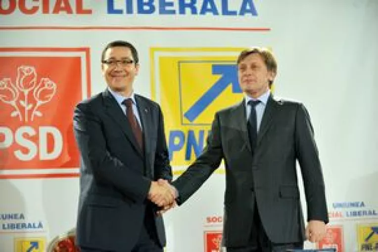 Sondaj: Crin Antonescu presedinte din primul tur, Victor Ponta desemnat premier