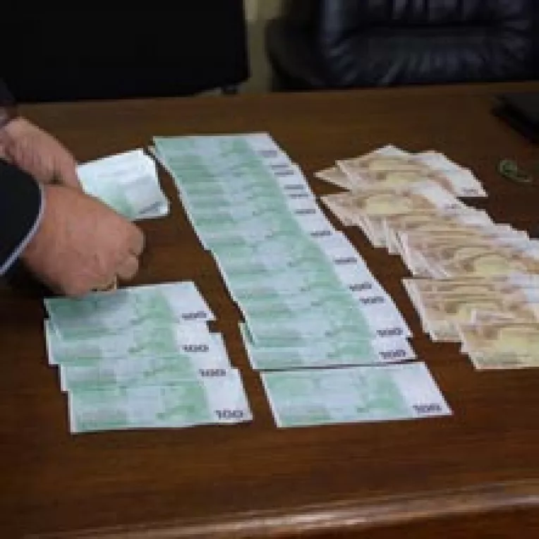 Spalarea banilor a devenit „sport national“ in Romania